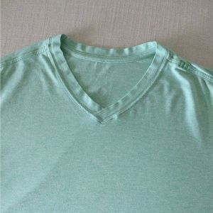 Lululemon 5 Year Basic V-neck T Shirt Men’s Size Small